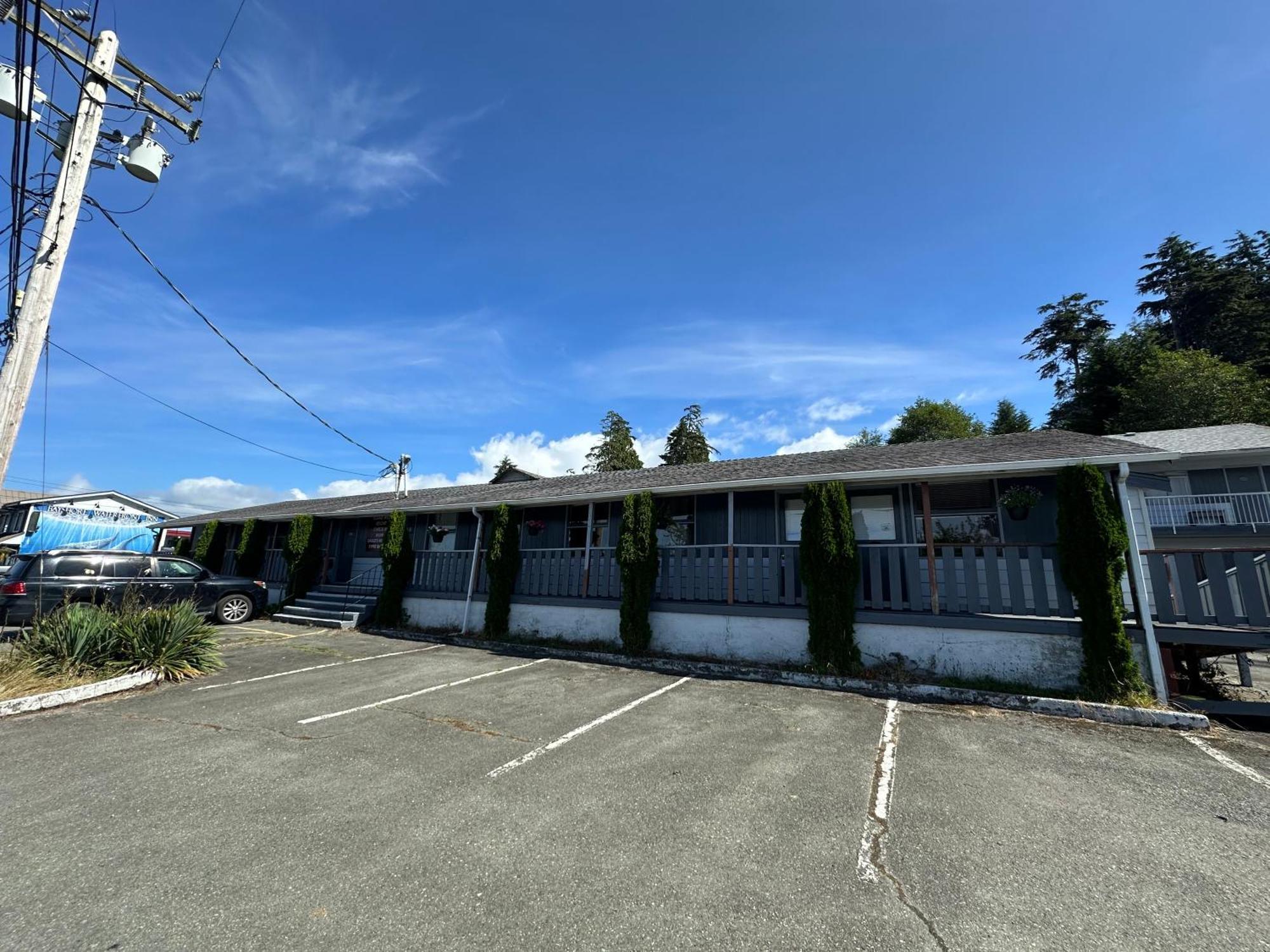 Island West Resort-Motel Ucluelet Exterior photo
