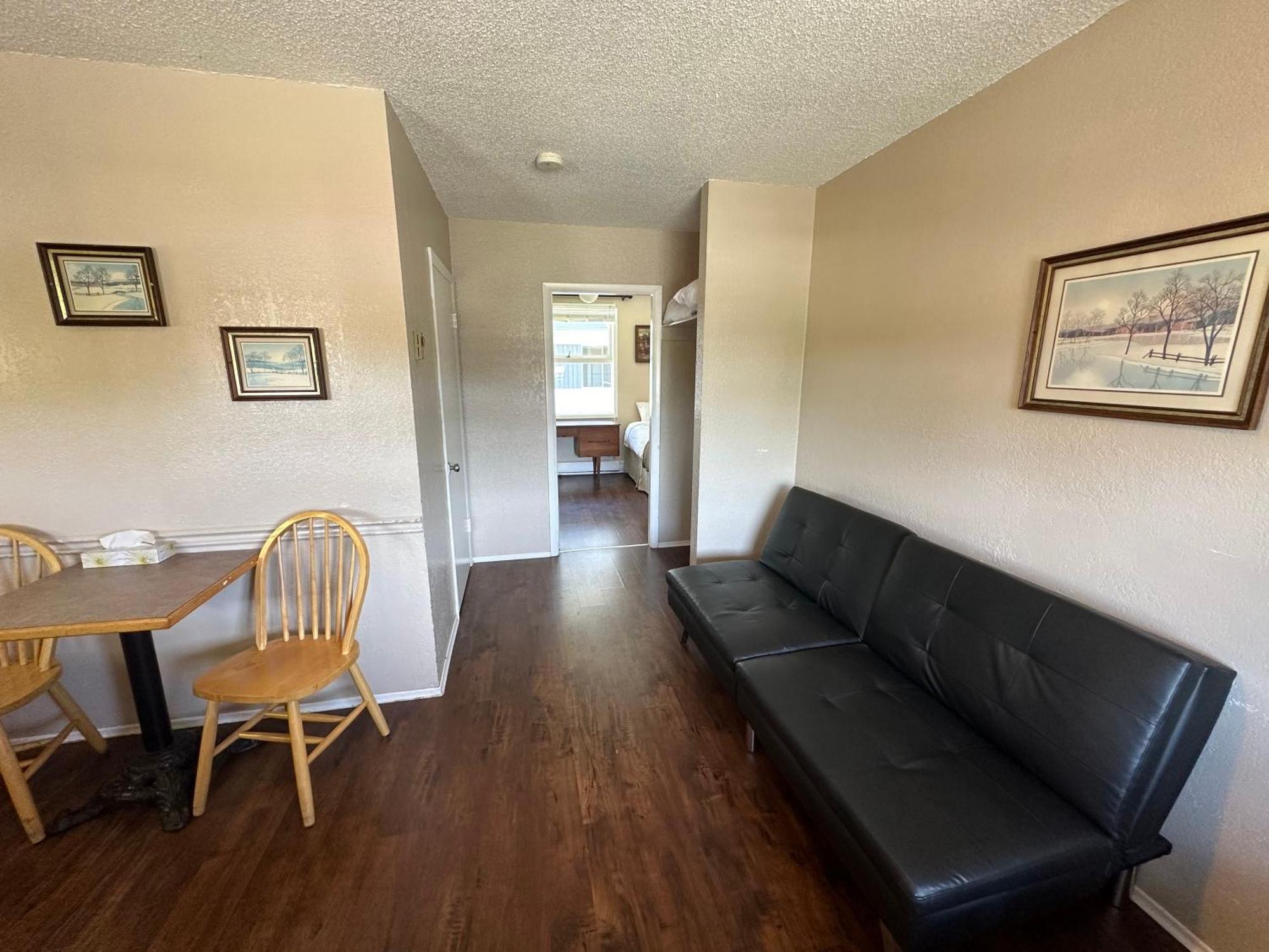 Island West Resort-Motel Ucluelet Room photo